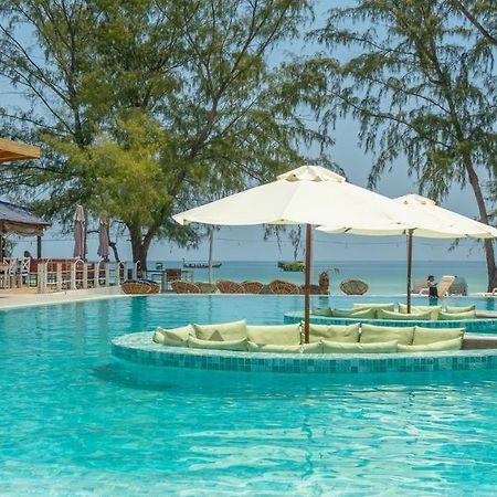 สรา รีสอร์ต Hotel เกาะรงสำลน ภายนอก รูปภาพ
